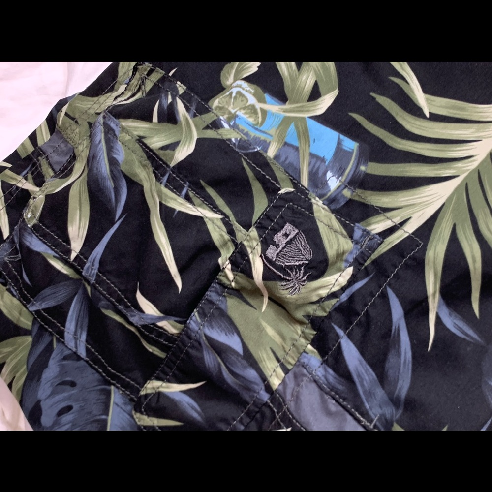 XL Floral Tropical Paradise & Drinks Swim shorts - Picture 12 of 12